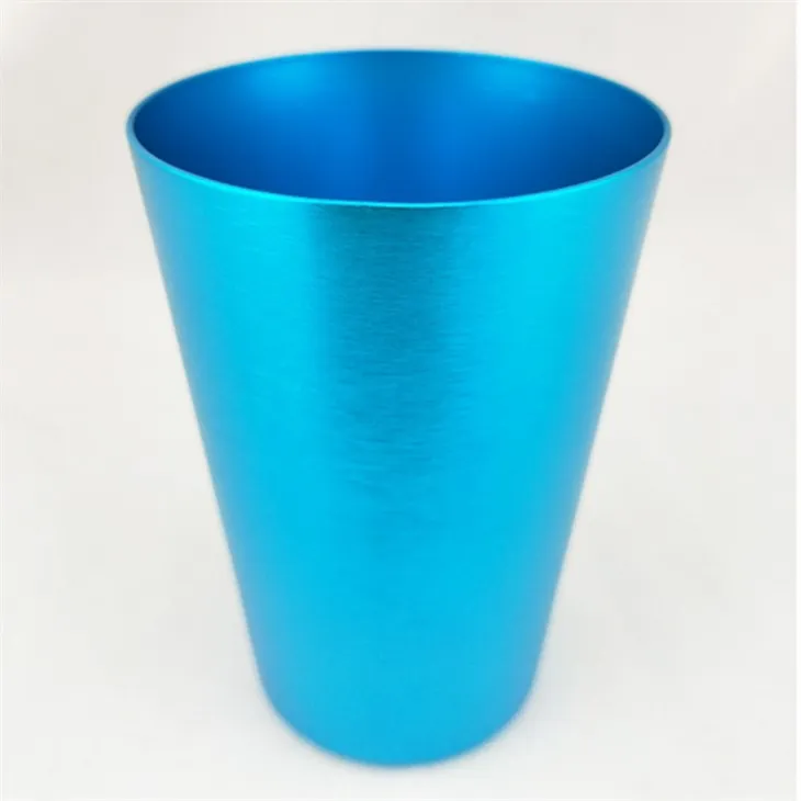 Vintage alumīnija dzeršanas krūzes